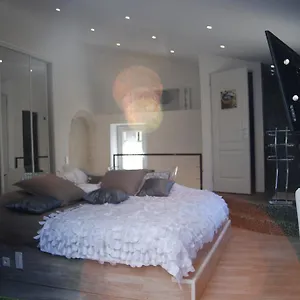 https://les-chambres-de-naevag.fr-provencehotel.com